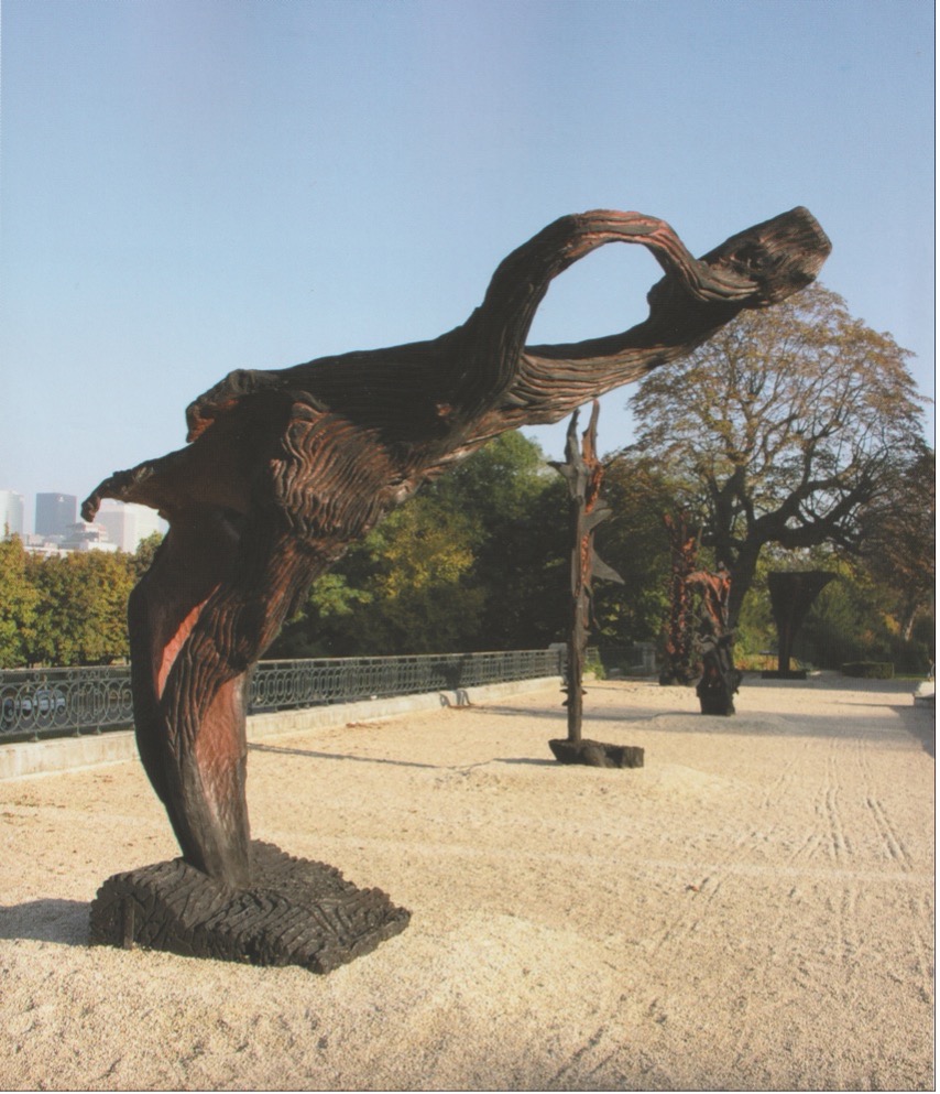 A statue of a dinosaurDescription automatically generated
          with low confidence